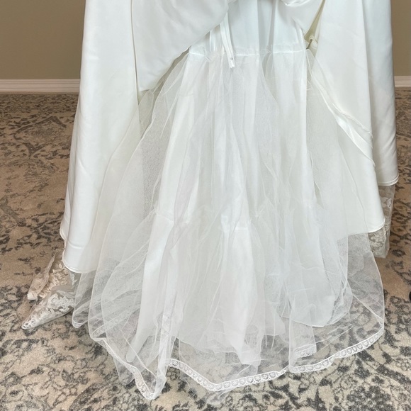 Wedding Dress Ivory Sweetheart Neckline Lace Beaded Size 10 - Picture 13 of 16